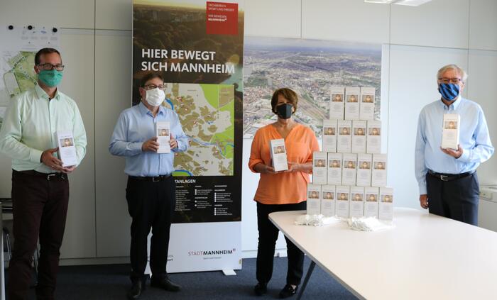 Stadt übergibt 2000 Masken an Sportkreis Mannheim