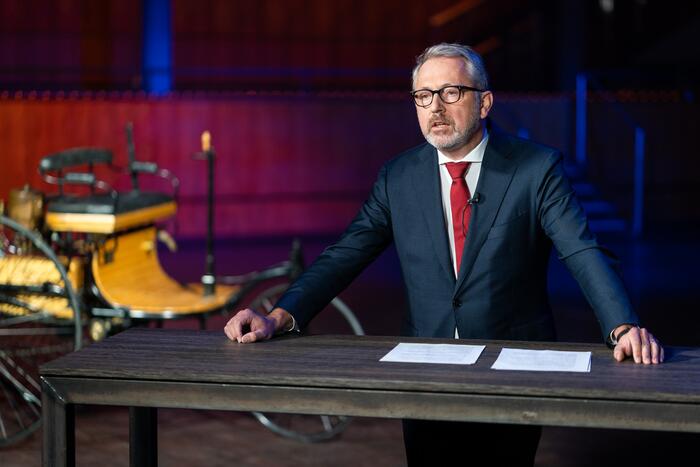 Oberbürgermeister Dr. Peter Kurz bei seiner Rede anlässlich der Verleihung des Bertha-und-Carl-Benz-Preises an Loujain AlHathloul