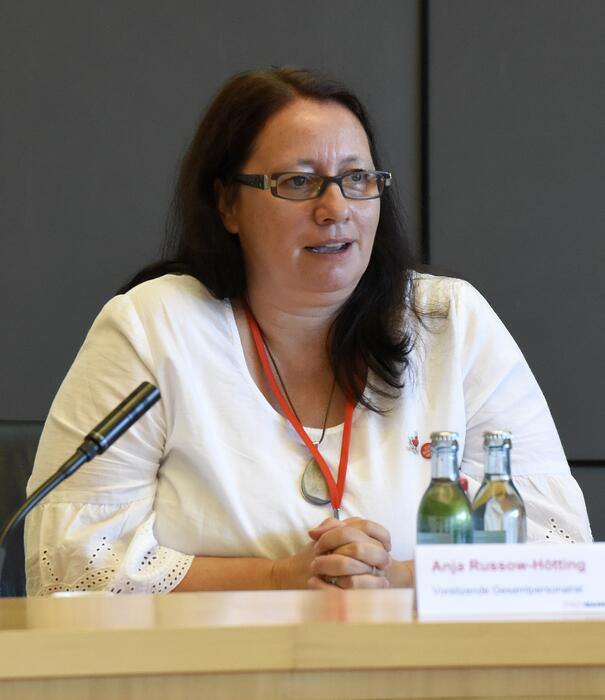 Anja Russow-Hötting, Vorsitzende des Gesamtpersonalrates, bei ihrer Rede anlässlich der Azubieinführung