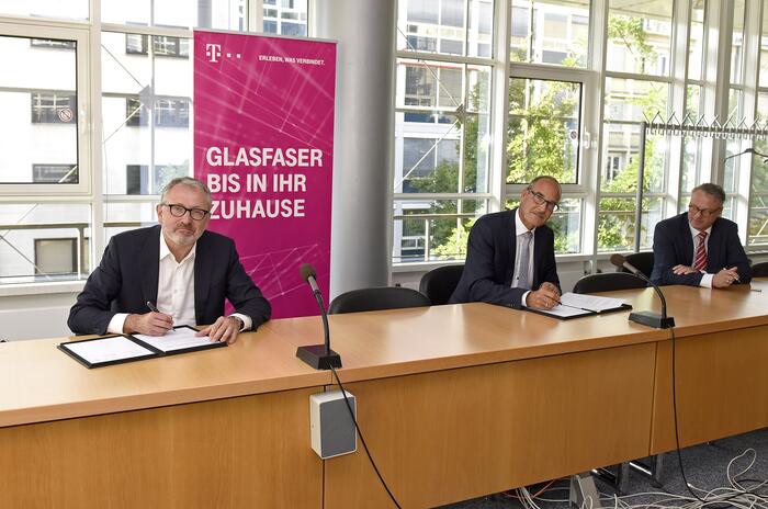 Unterzeichnung eines Letter of Intent zum Glasfaserausbau