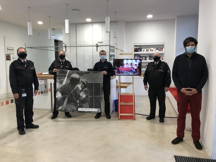 v.l.n.r.: Mario König (Berufsfeuerwehr MA), Rainer Straßel (Freiwillige Feuerwehr MA), Lukas Reske (Freiwillige Feuerwehr MA), Michael Müller (Freiwillige Feuerwehr MA, Feuerwehrarchiv), Dr. Clemens Tangerding (Historiker Universität Gießen)