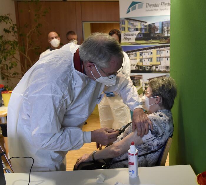 Der erste Impfling in Mannheim 2