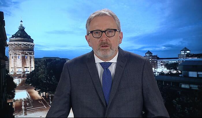 OB Dr. Peter Kurz bei der Gedenkrede zum Tag des Gedenkens an die Opfer des Nationalsozialismus