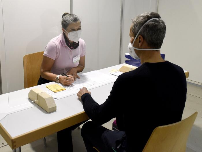 Aufklärungsgespräch im Impfzentrum Mannheim