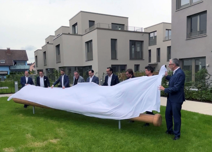 Enthüllung des Baseballschläger-Klettergerät auf dem Spielplatz HOMEPLADE 