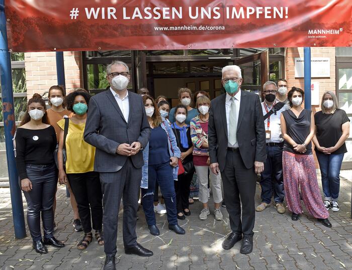 Ministerpräsident Winfried Kretschmann besucht das Quartiersimpfen in der Neckarstadt-West