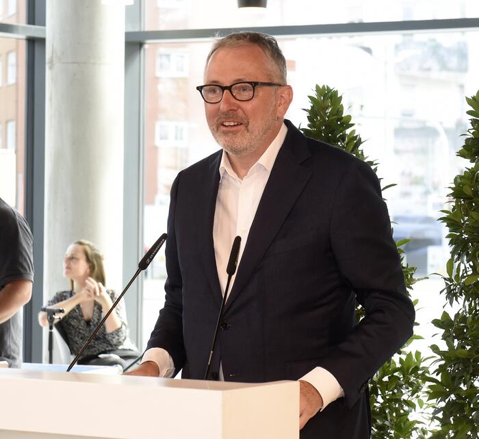 OB Dr. Peter Kurz bei seiner Ansprache anlässlich der Verabschiedung von Bürgermeister a.D. Lothar Quast