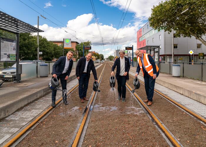 v.l.n.r. Martin in der Beek (Geschäftsführer rnv), Christian Specht (Erster Bürgermeister und ÖPNV-Dezernent Stadt Mannheim), Staatssekretärin Elke Zimmer (MdL), Marcus Geithe (Geschäftsführer MV Verkehr GmbH)