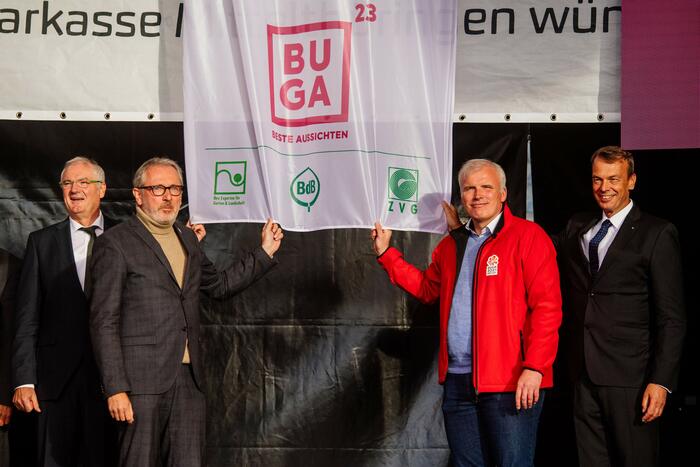 Übergabe der Buga-Fahne an die Stadt Mannheim