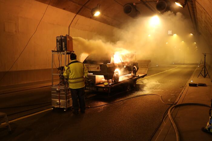 Versuchsaufbau für die Brandrauchversuche im Fahrlachtunnel