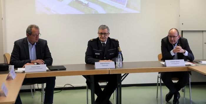 v.l.n.r.: Vereinsvorsitzender Thomas Köber, Mannheims Polizeipräsident Siegfried Kollmar und Erster Bürgermeister Christian Specht berichten über die Arbeit der Kreisverkehrswacht Mannheim e.V.