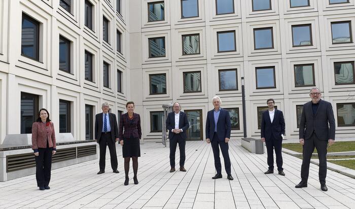 Städtische Delegation besucht GESIS Leibniz Institut für Sozialwissenschaften in B 6