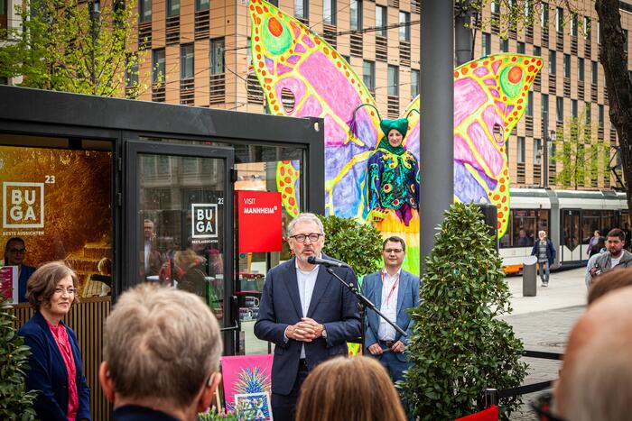OB Dr. Peter Kurz bei der Eröffnung der mobilen BUGA-Vorverkaufsstelle auf dem Paradeplatz
