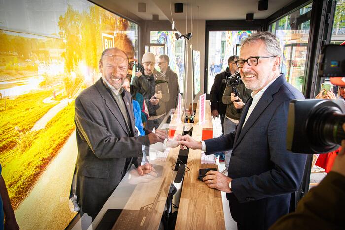 OB Dr. Kurz kauft die erste BUGA-Dauerkarte