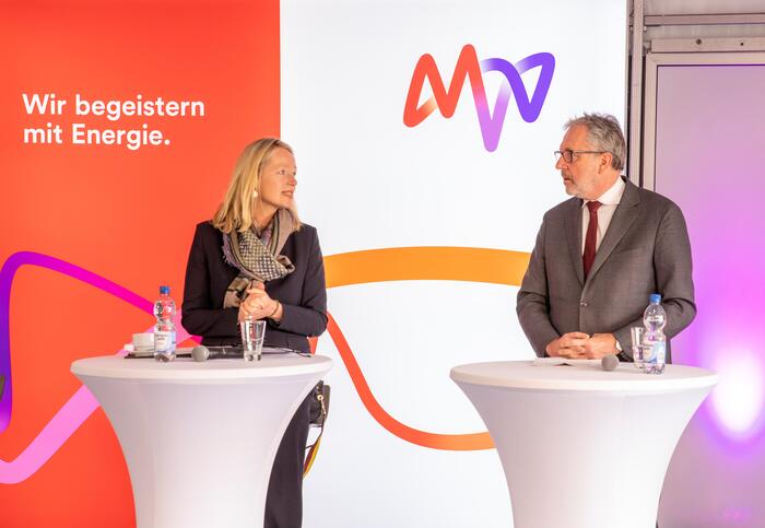 Pressekonferenz zum Spatenstich Flusswärmepumpe