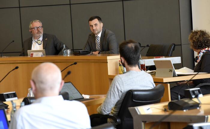 Vizebürgermeister Ilie Ceban berichtet im Hauptausschuss über die Flüchtlingslage in Chişinău