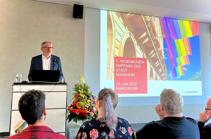 Oberbürgermeister Dr. Peter Kurz bei seiner Rede anlässlich des 7. Regenbogenempfang Stadt Mannheim 2022