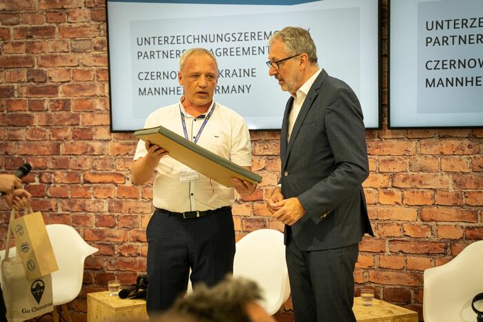 Unterzeichnung des Partnerschaftsvertrags mit Czernowitz (02)