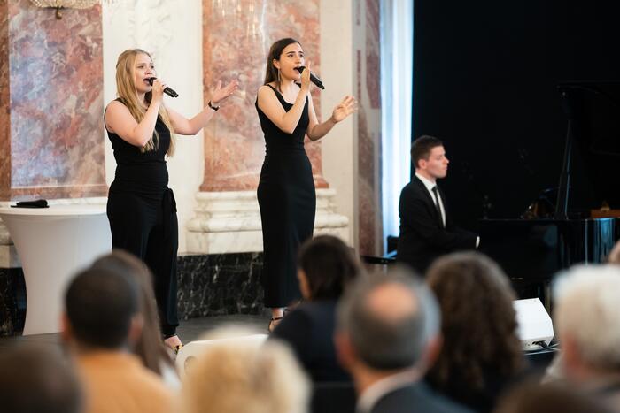 Sängerinnen Jamie Lee Imhof und Merve Uslu