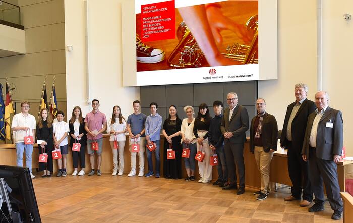 OB Dr. Peter Kurz empfängt die Preisträgerinnen und Preisträger von "Jugend musiziert"