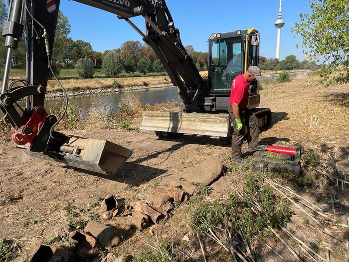 Der Kampfmittelbeseitigungsdienst hat am Donnerstag die Teile des "Zerschellers" abtransportiert.