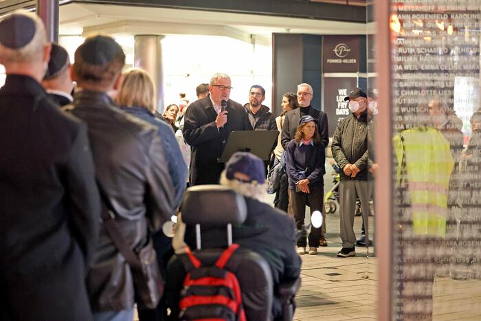 Oberbürgermeister Dr. Peter Kurz bei der Gedenkveranstaltung zur Deportation nach Gurs