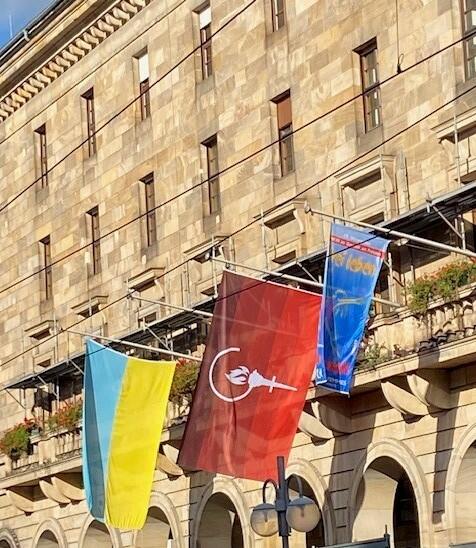Stadt Mannheim zeigt Flagge gegen Gewalt an Frauen und Mädchen