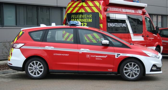 Die Stadt Mannheim hat zwei neue Dienstfahrzeuge für die Leitenden Notärzte übergeben.