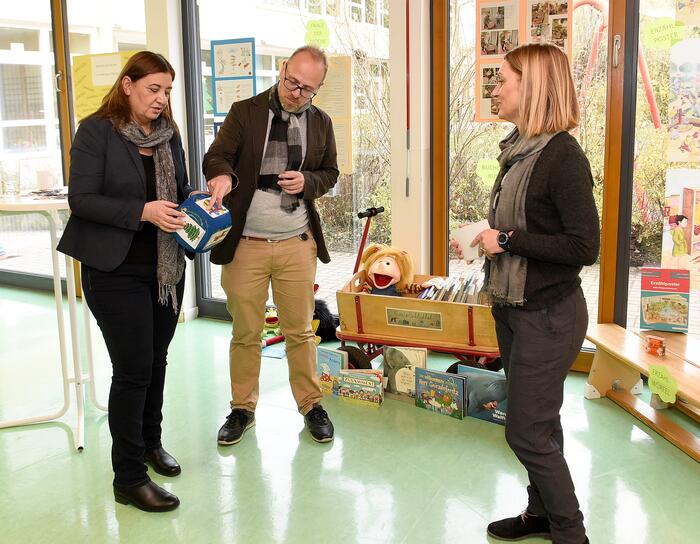 Deligöz und Grunert mit Fachkraft