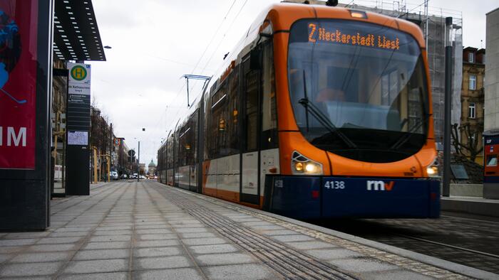 Haltestelle Rathaus/rem