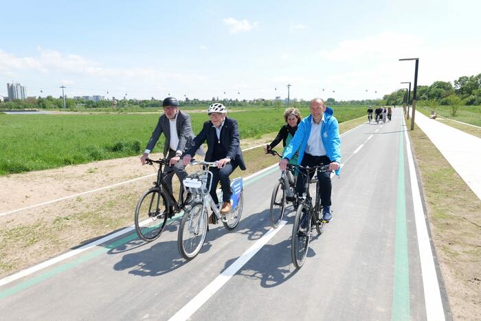 uga 23: Teilstrecke der Radschnellverbindung RS 15 eröffnet