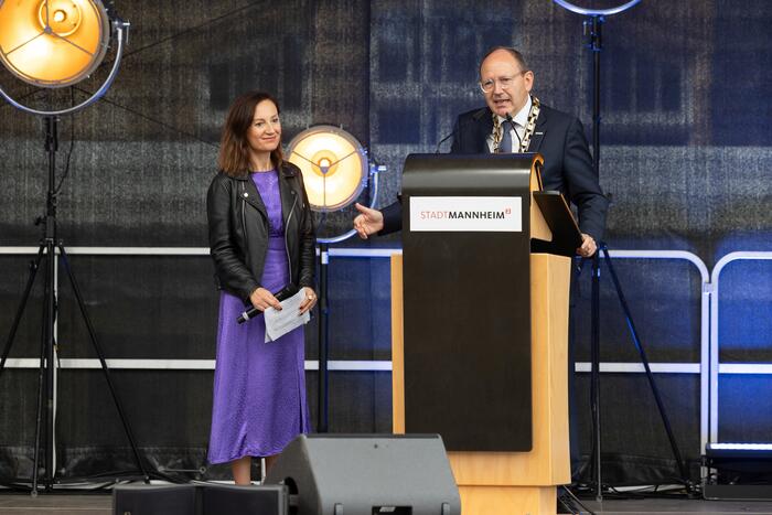 Moderiert wurde die Amtseinführung von Arta Ramadani.