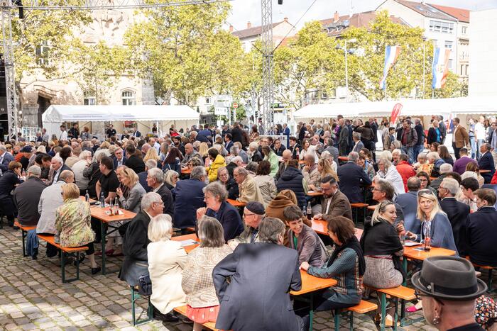 Dienststellen der Stadtverwaltung waren an den Ständen auf dem Toulonplatz zur Amtseinführung von Oberbürgermeister Christian Specht vertreten.