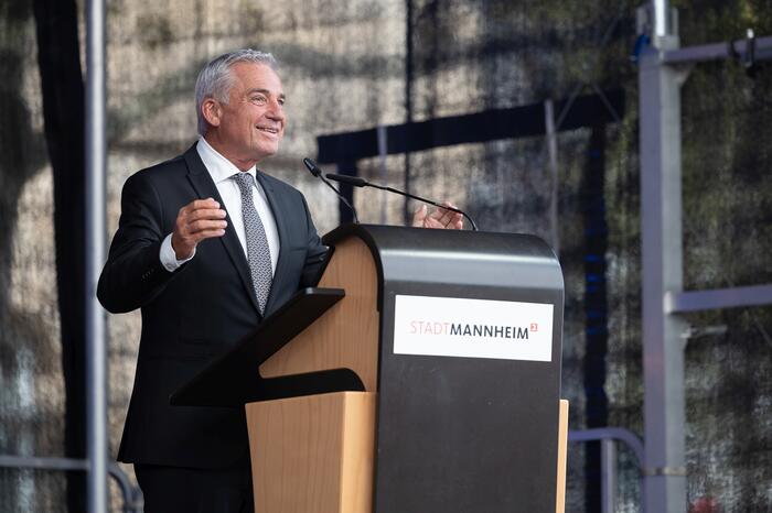 Stellvertretender Ministerpräsident Thomas Strobl bei seiner Rede zur Amtseinführung von Oberbürgermeister Christian Specht