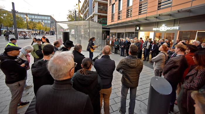 Gedenkveranstaltung am Kubus (2)