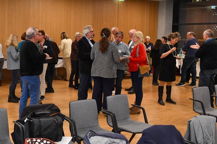 lockeres Beisammensein von Preisträgern nach der Veranstaltung