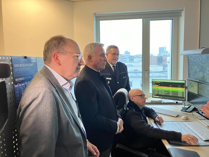 Im Lagezentrum des Polizeipräsidiums Mannheim