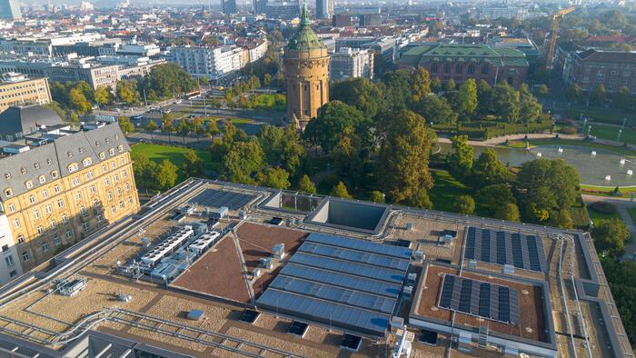 Neue PV Anlage auf dem Dach der Kunsthalle