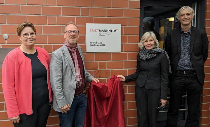 Enthüllung Namensschild