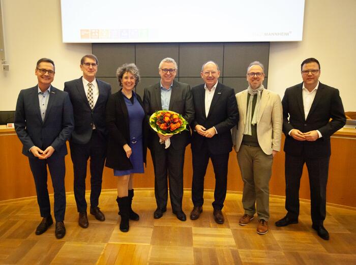 Neu gewählter Bürgermeister Thorsten Riehle mit Oberbürgermeister und seinen Dezernentenkollegen