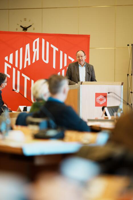 Oberbürgermeister Specht eröffnet die Innenstadtkonferenz