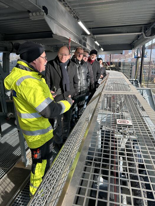 Oberbürgermeister Specht besichtigt BUGA-Seilbahn