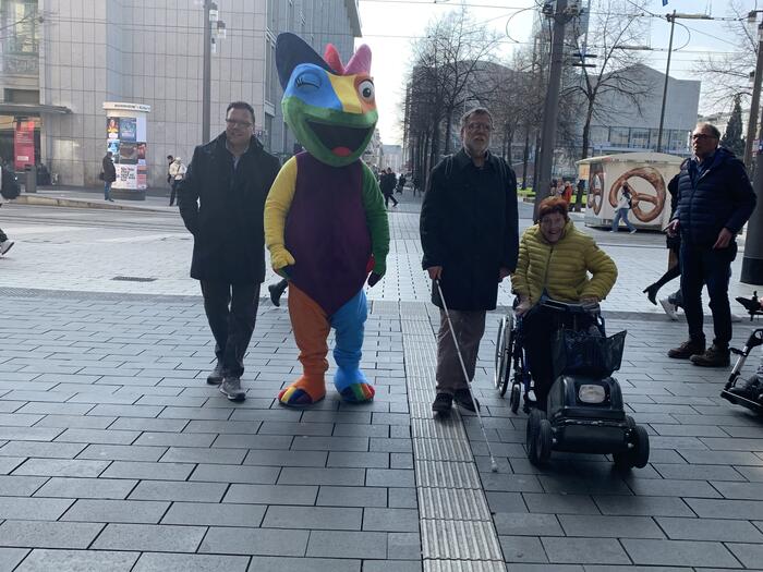 Rundgang: Kampagne „Umsichtig unterwegs in Mannheim – aufpassen und anpassen“