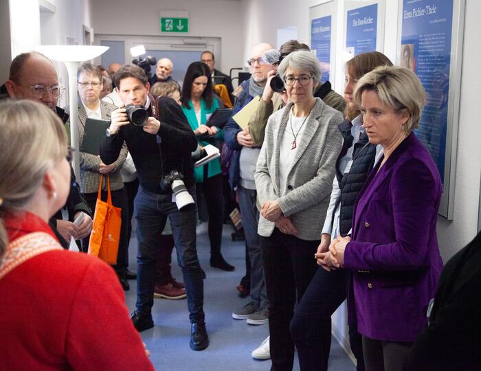 Besuch Ministerin Hoffmeister-Kraut in Kontaktstelle Frau und Beruf (01)
