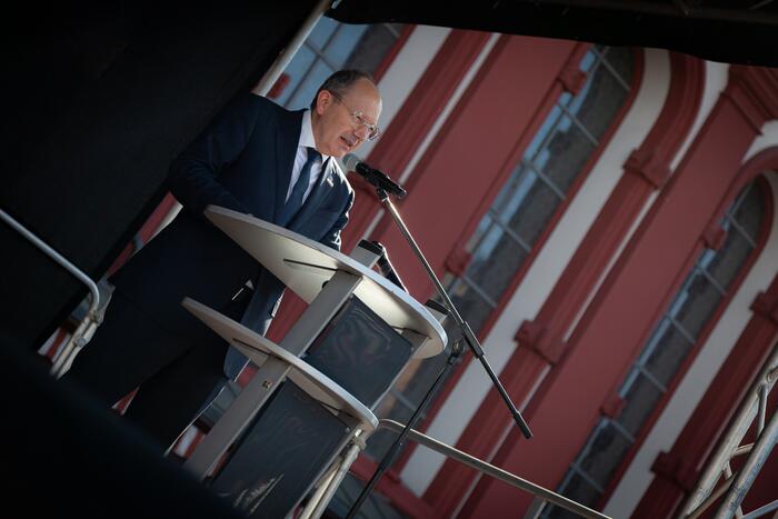 Mannheim hält zusammen: Rede von Oberbürgermeister Specht