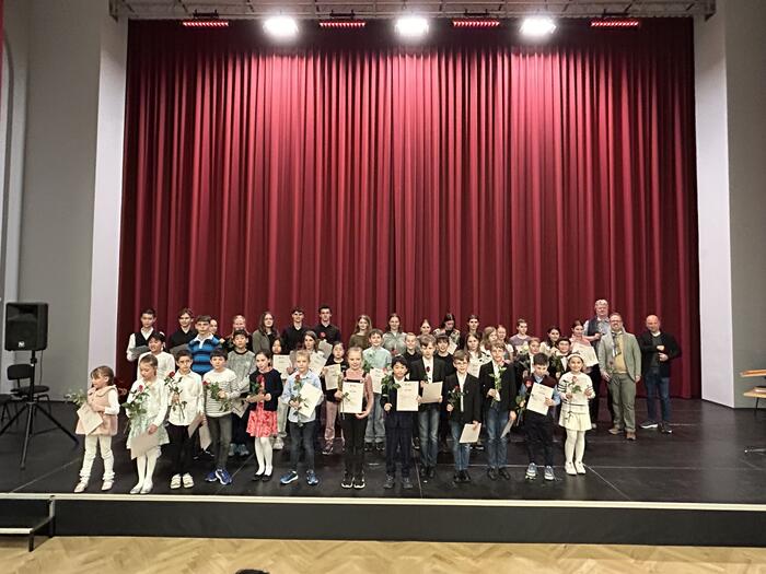Teilnehmende des Preisträgerkonzerts 2025 in der Musikschule Mannheim