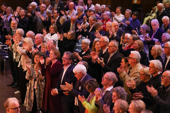 Große Begeisterung beim Auftritt des Chors "Heaven Can Wait"