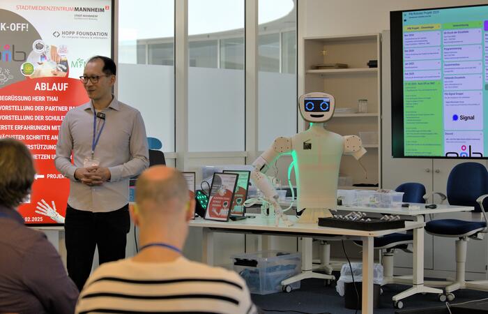 Humanoide Robotik im Stadtmedienzentrum