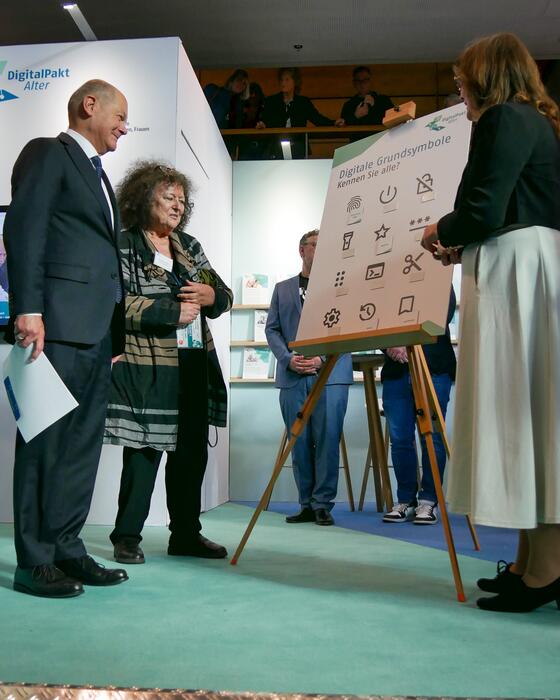 Rundgang von Bundeskanzler Olaf Scholz