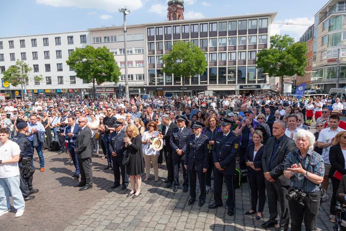 Rund 1.500 Menschen gedachten Rouven Laur